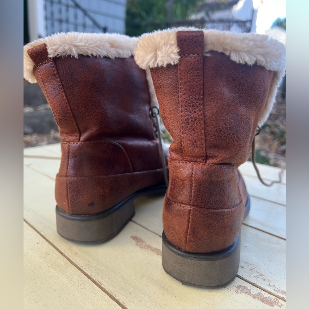 Cozy boots with faux fur inside - Picture 2 of 5